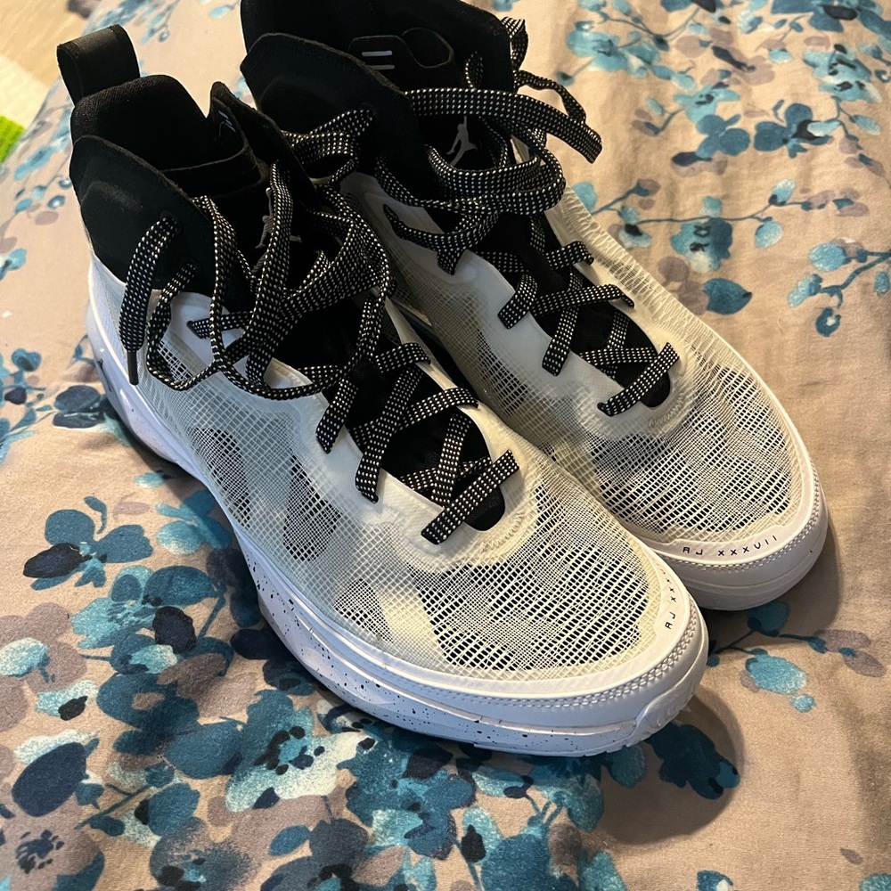 Nike (Air Jordan 37) - Black and White Athletic Shoes